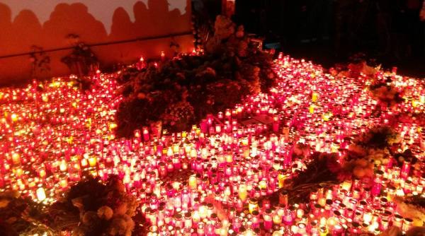 harghita aproximativ 300 de romani si maghiari din miercurea ciuc au comemorat impreuna victimele tragediei din colectiv