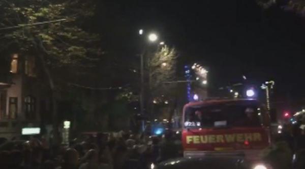 protest in bucure ti oamenii au aplaudat o ma ina de pompieri