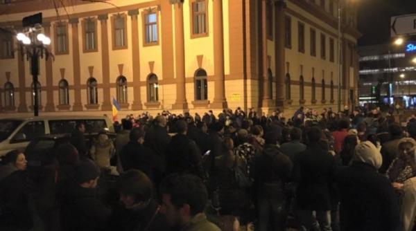 proteste in mai multe ora e din romania mii de oameni au ie it in strada