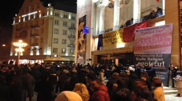 timis  aproximativ 1 000 de persoane  la un protest in piata victoriei