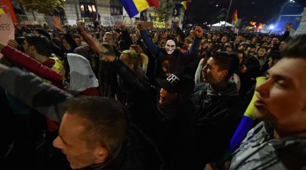 ziua patru de proteste mi care suspecta in pia a lozinci opuse i acuza ii grave