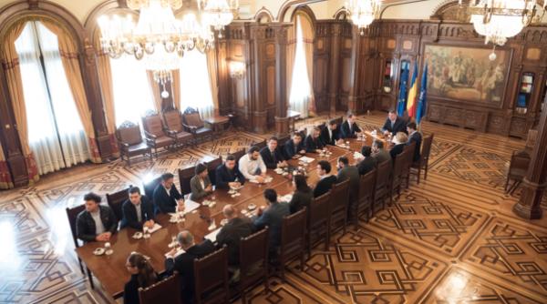 filmarea cu dezbaterea iohannis societatea civila ce spune liviu mihaiu