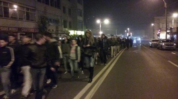 braila  un adolescent a fost depistat de jandarmi  la manifestatia din piata independentei  cu un box asupra sa