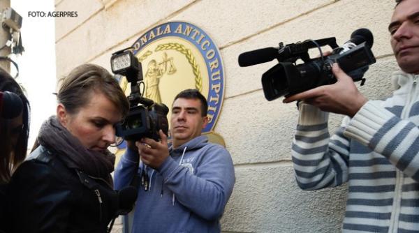 isu primea sponsorizari de la firmele pe care le controla spune un jdecator