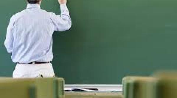 reac ii aprinse din cauza unei teme data de un profesor din polonia elevilor sai