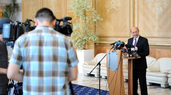 traian basescu da fiori romanilor scenariu de co mar