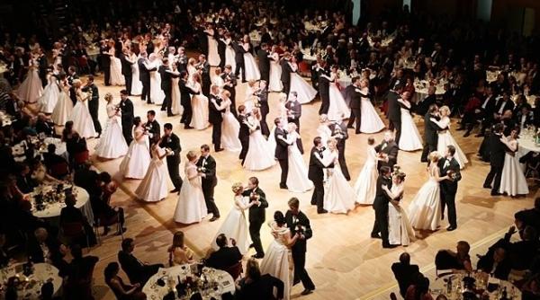 balul vienez de la timisoara haine de gala dans i muzica aleasa in scop caritabil