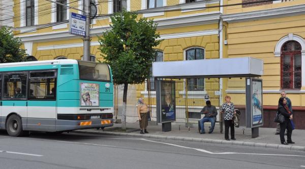 bancul zilei un poli ist i un rom in sta ia de autobuz