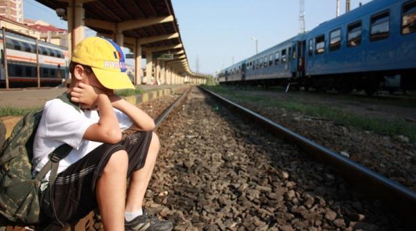 organizatia salvati copiii lanseaza o campanie de promovare a platformei www copiisinguriacasa ro