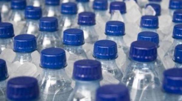 pericolul ascuns din sticlele de plastic