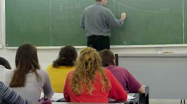 proiect pensii speciale pentru profesorii din scoli si licee