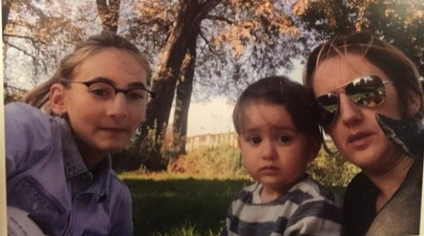 gest impresionant pentru copiii romanilor uci i in atacurile de la paris