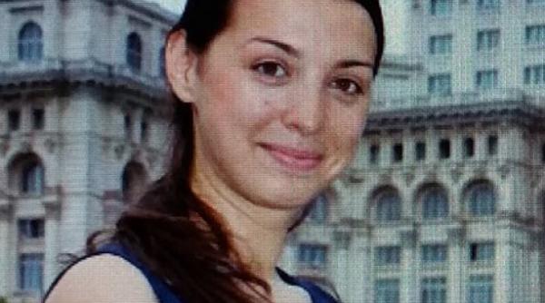 elena ceau escu lucreaza in parlament cine este tanara din imagine