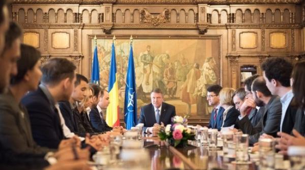 un roman face lumina privind consultarile lui iohannis cu strada