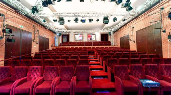 sapte actori datori vanduti la teatrul metropolis