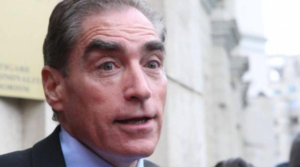 fostul premier petre roman implicat intr un accident de circulatie