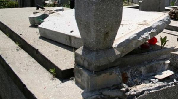 profanatori de morminte cautati de politistii constan eni