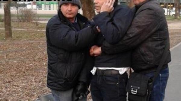 ancheta dupa ce controlorii ratb au sechestrat un barbat video exclusiv