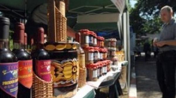 targul de mo nicolae deschis la muzeul aranului roman