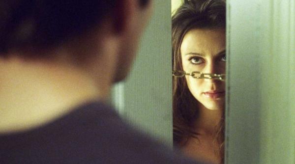 bancul zilei un incornorat la u a unei tinere