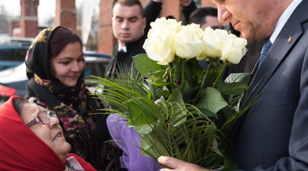klaus iohannis asaltat in piata de flori din capitala