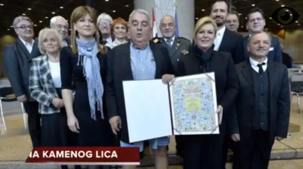 un politician s a facut de ru ine a ramas cu pantalonii in vine video
