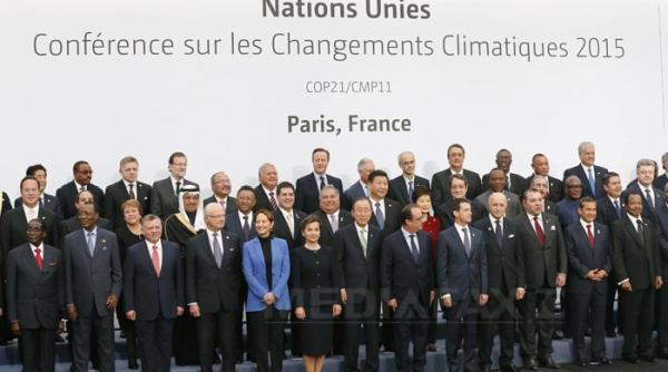 acord privind limitarea incalzirii globale adoptat la paris ce prevede documentul