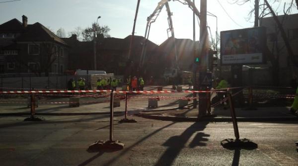 restric iile de circula ie in zona eroilor 17 persoane evacuate