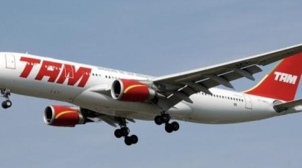 amenin are cu bomba la bordul unui avion de pasageri