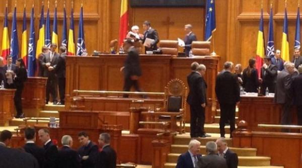 circ in parlament facut de cristiana anghel dupa votarea pensiilor speciale
