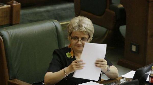 cristiana anghel dupa ce i a zis unui barbat ca e prost mirosea a parfum