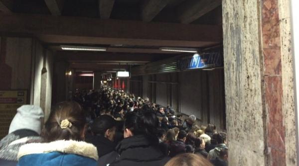 haos la metrou oamenii bloca i intre sta ii