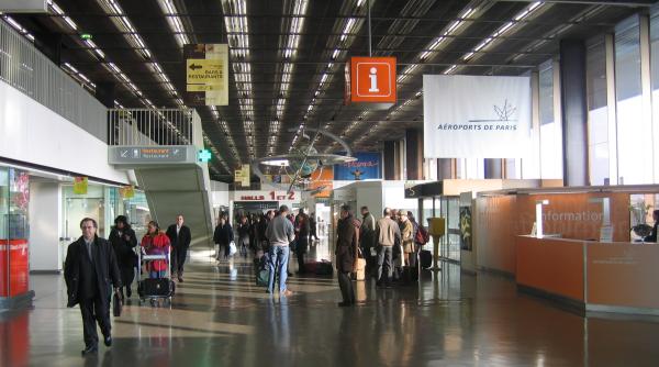 motivul bizar pentru care aeroportul din paris a concediat doi musulmani