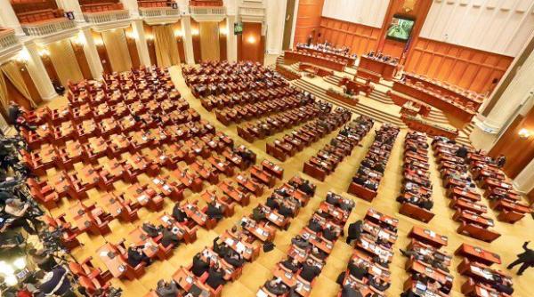 parlamentul dizolvat peste 11 000 de romani au semnat peti ia