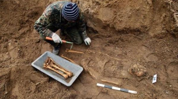comoara descoperita intr un mormant de peste 2 000 de ani