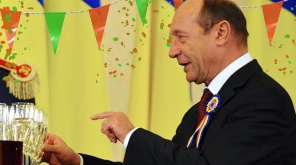 traian basescu urari de anul nou pentru romani