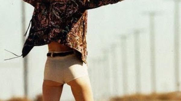 bancul zilei o blonda face autostopul