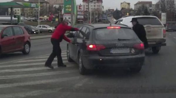 bataie in trafic la sibiu cine a fost oferul care a produs alterca ia video