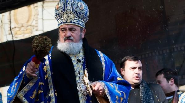 boboteaza mitropolitul ardealului deranjat de inghesuiala credincio ilor pentru aghiasma