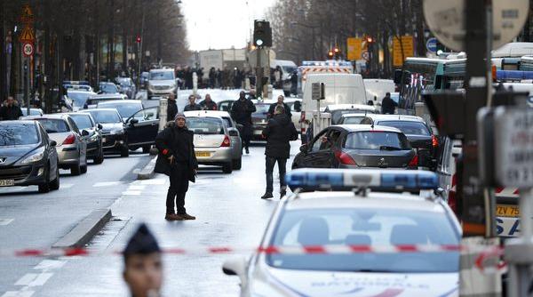alerta la paris dupa un incident armat in fa a unei sec ii de poli ie