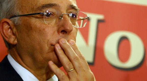 mugur isarescu rupe tacerea despre majorarea salariilor pericol in 2016