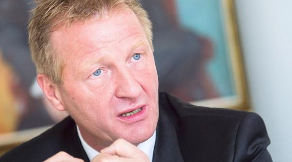 klaus iohannis lista cadouri primite in 2015 cel mai scump o carpeta persana