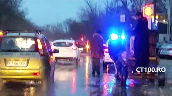 un preot sfin e te ma inile dintr o caru a cu antemergator i girofar video incredibil