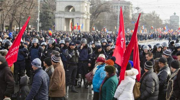 proteste de masa la chisinau se cere alegeri anticipate si stoparea coruptiei endemice