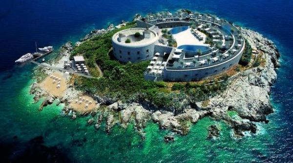 un fost lagar de concentrare transformat in sta iune turistica de lux