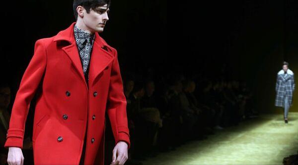 saptamana modei masculine la milano imprimeuri geometrice la ferragamo calvin klein s a acoperit de aur galerie foto