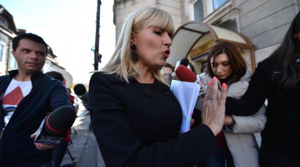 elena udrea le arata tuturor pisica cine este noua sa colega