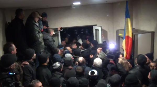 proteste violente la chi inau in parlament urmare te evenimentele live video