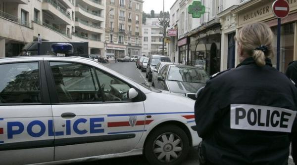 alerta cu bomba la paris in cinci licee