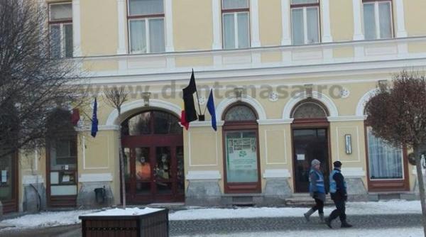 revoltator steagul negru de doliu pe primaria sfantu gheorghe a de ziua unirii